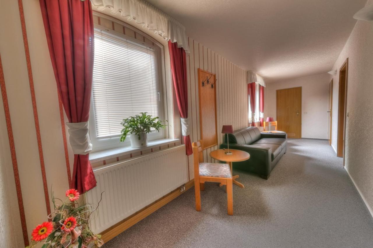 Hotel - Pension & Gaststaette "Alter Koenig" Hettstedt 외부 사진